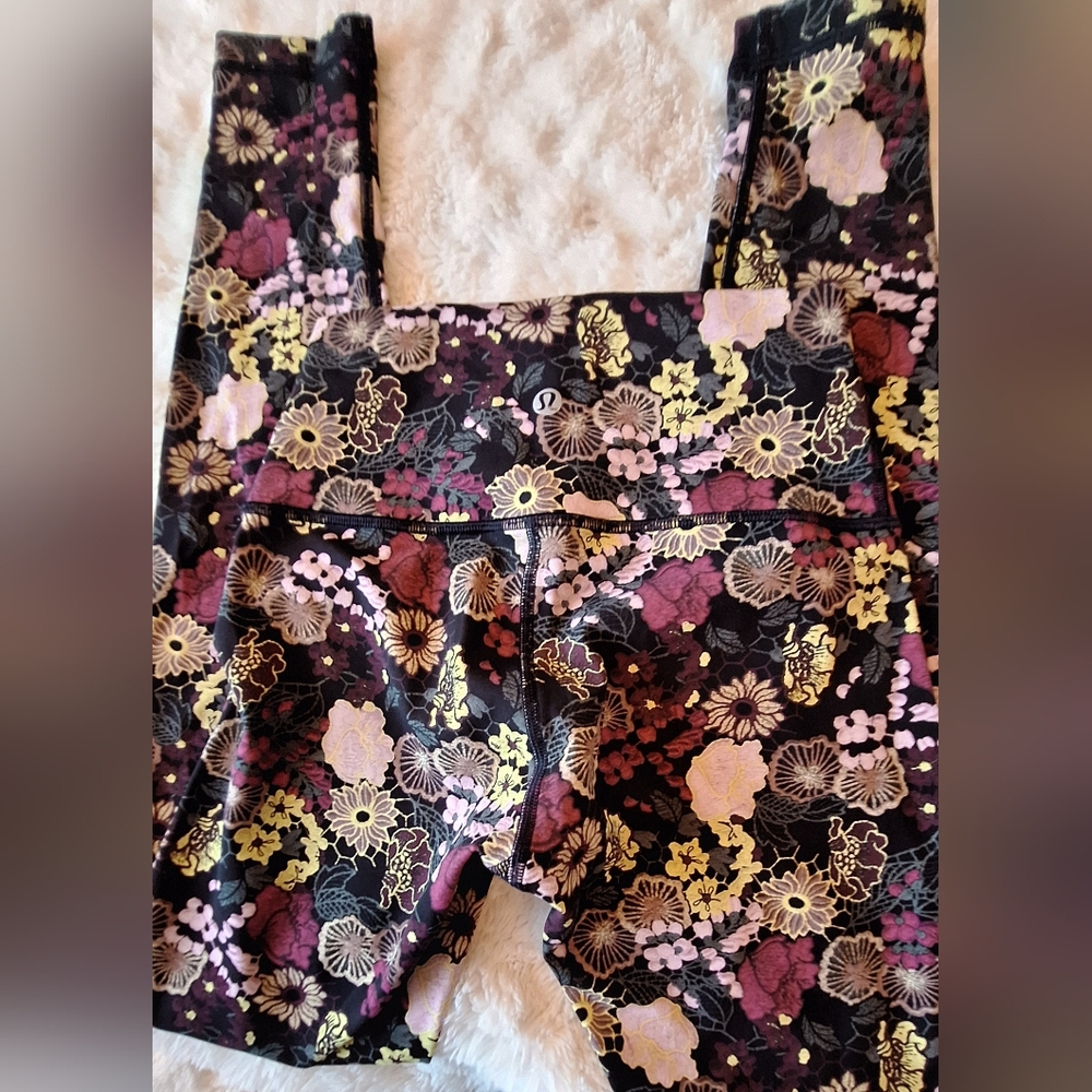 Floral Lululemon Athletic yoga pants - Picture 5 of 6
